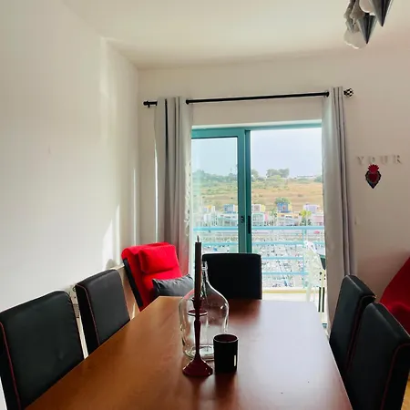 Marina Αλμπουφέιρα